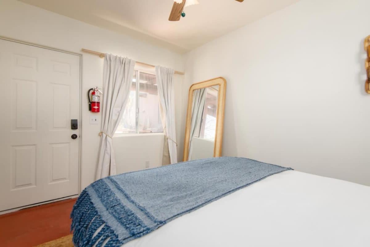 Renovated Lodge - Room 2 With Pool Access Joshua Tree Kültér fotó